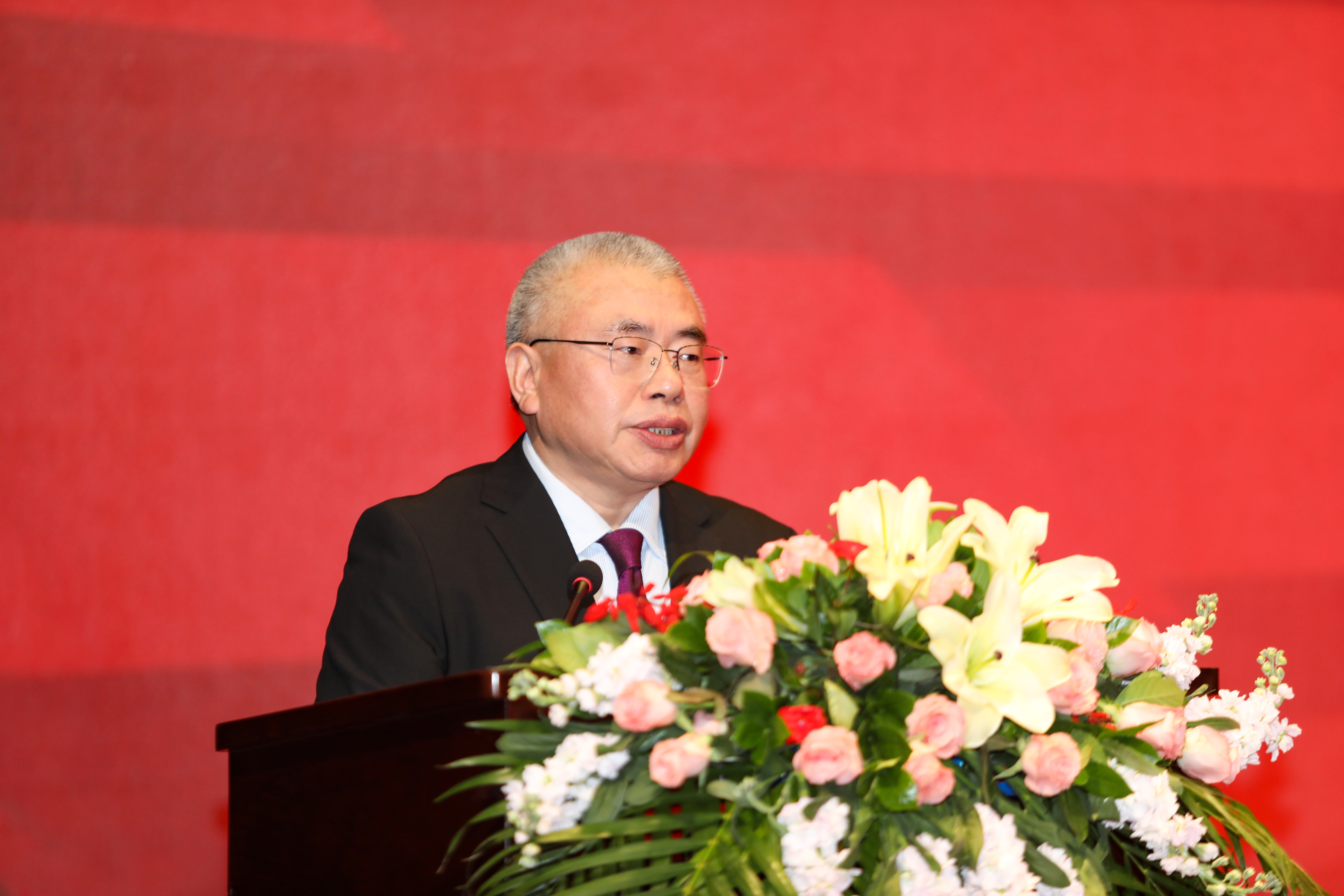 1.集團(tuán)公司黨委書記、董事長、總經(jīng)理?xiàng)畎矅鞔髸?huì)致辭.JPG
